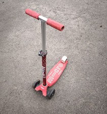 Maxi Micro Deluxe Red Scooter